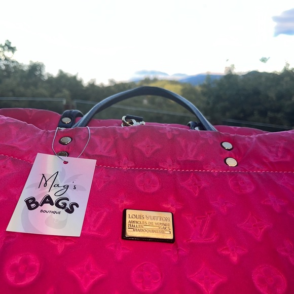 Louis Vuitton: Limited Edition Neoprene Scuba LV Monogram MM Tote Bag (Fuchsia) - Picture 6 of 17
